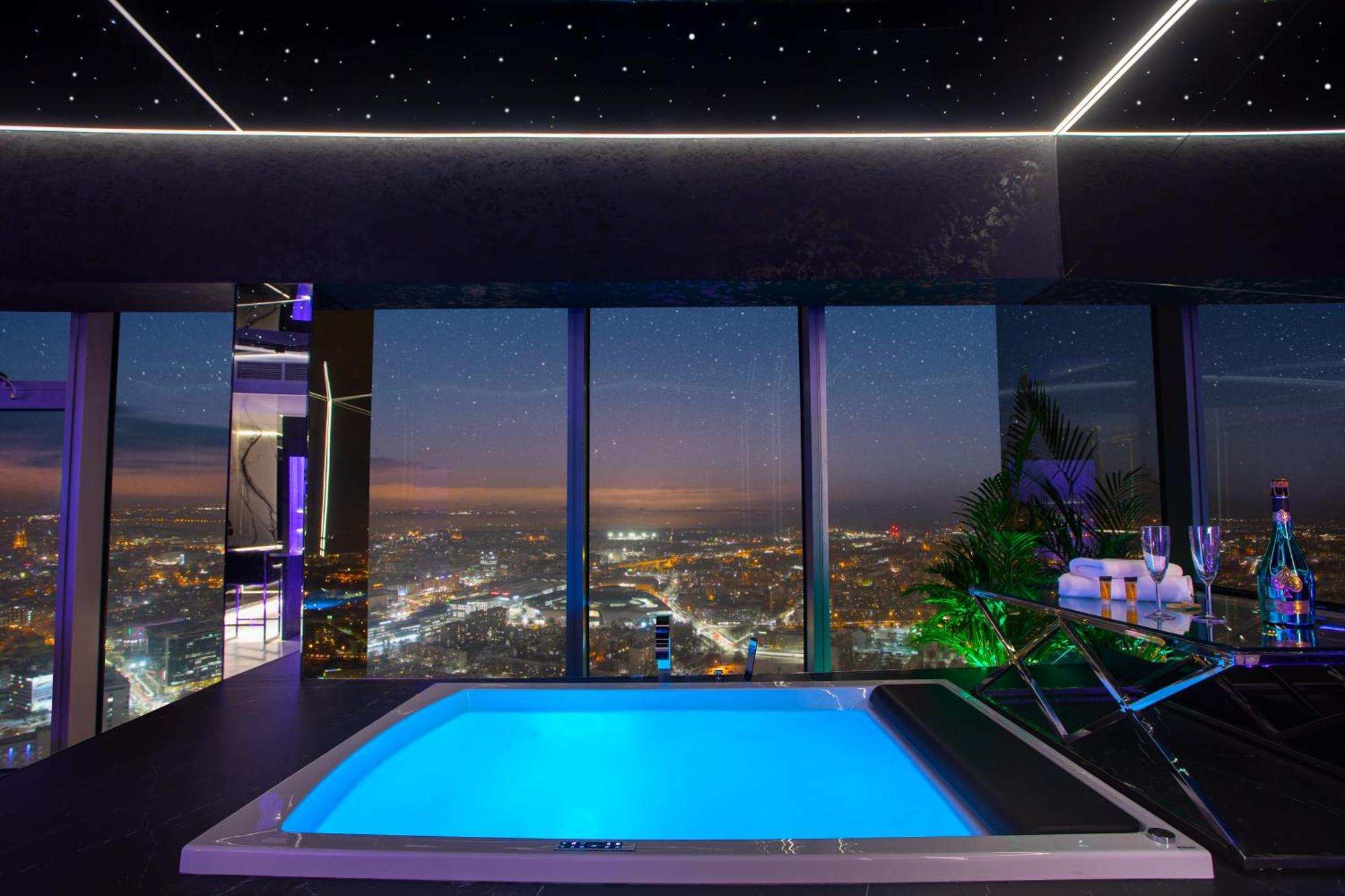Apartamenty Sky Tower Z Jakuzzi Przy Oknie Wrocław Extérieur photo
